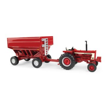 1/32 Farmall 806 with Gravity Wagon